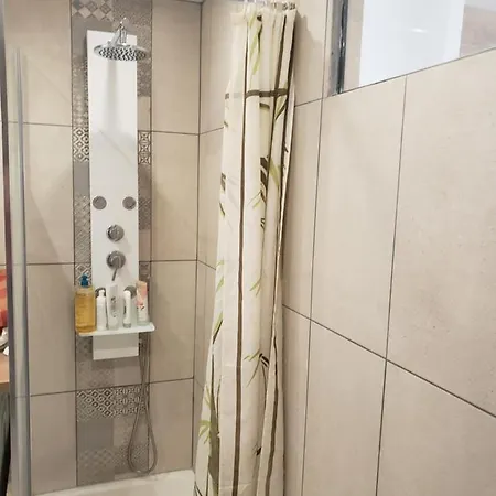 Duplex Avec Jardin, Piscine, Terrasse, 3 Appartement *