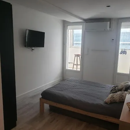 Duplex Avec Jardin, Piscine, Terrasse, 3 Appartement *