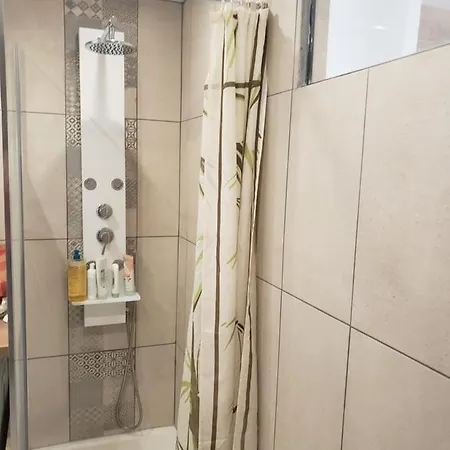 Duplex Avec Jardin, Piscine, Terrasse, 3 Appartement *